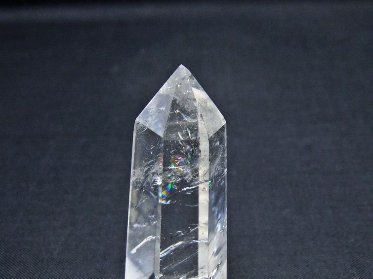 水晶 六角柱 虹入り ポイント 置物 一点物 142-11184