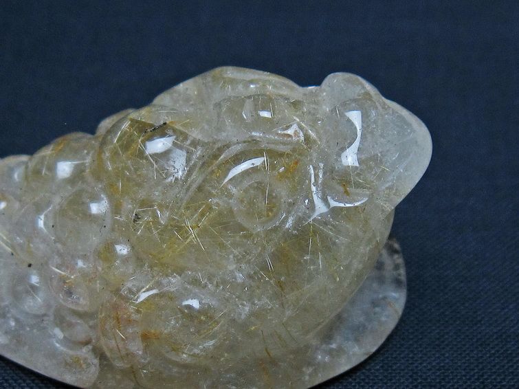 タイチンルチルクォーツ 手彫り 置物 キンセン 金蟾 一点物145-1644
