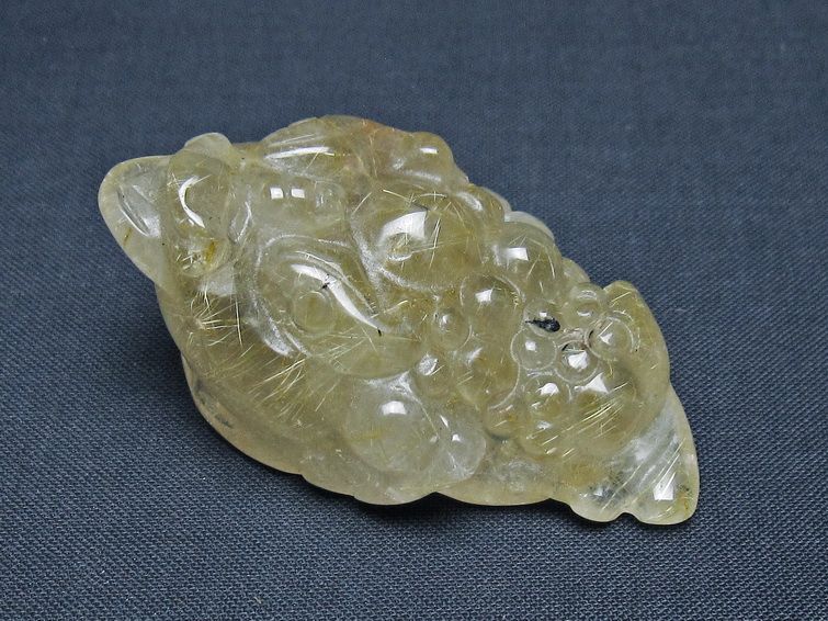 タイチンルチルクォーツ 手彫り 置物 キンセン 金蟾 一点物145-1654