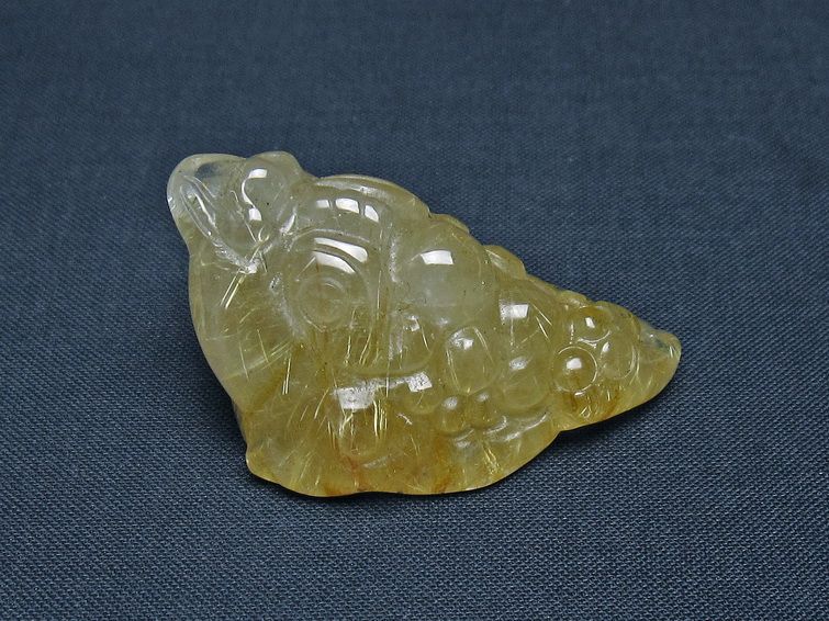 タイチンルチルクォーツ 手彫り 置物 キンセン 金蟾 一点物145-1674