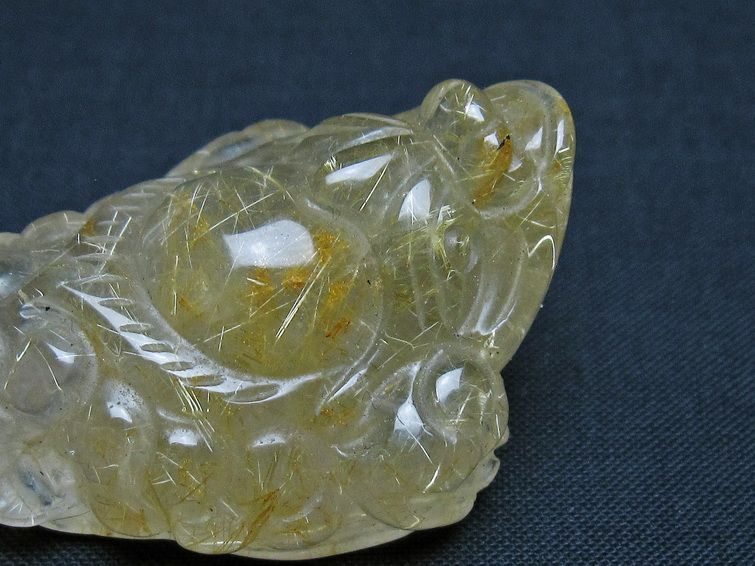 タイチンルチルクォーツ 手彫り 置物 キンセン 金蟾 一点物 145-1677