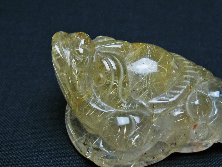 タイチンルチルクォーツ 手彫り 置物 キンセン 金蟾 一点物 145-1677
