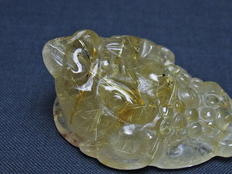 タイチンルチルクォーツ 手彫り 置物 キンセン 金蟾 一点物 145-1678