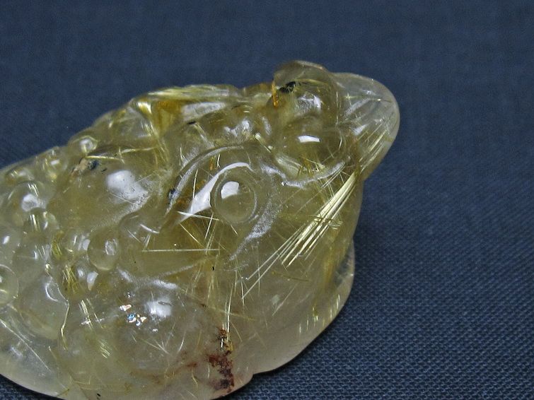 タイチンルチルクォーツ 手彫り 置物 キンセン 金蟾 一点物 145-1678