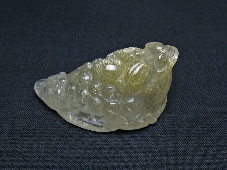 タイチンルチルクォーツ 手彫り 置物 キンセン 金蟾 一点物 145-1680