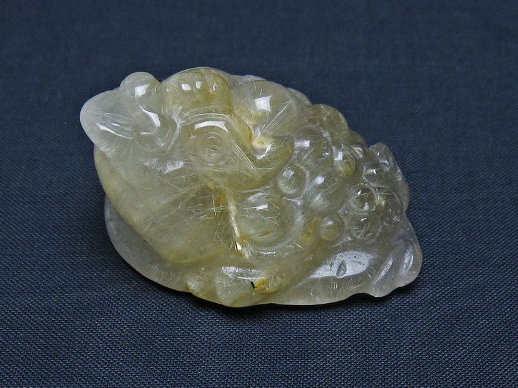 タイチンルチルクォーツ 手彫り 置物 キンセン 金蟾 一点物 145-1683