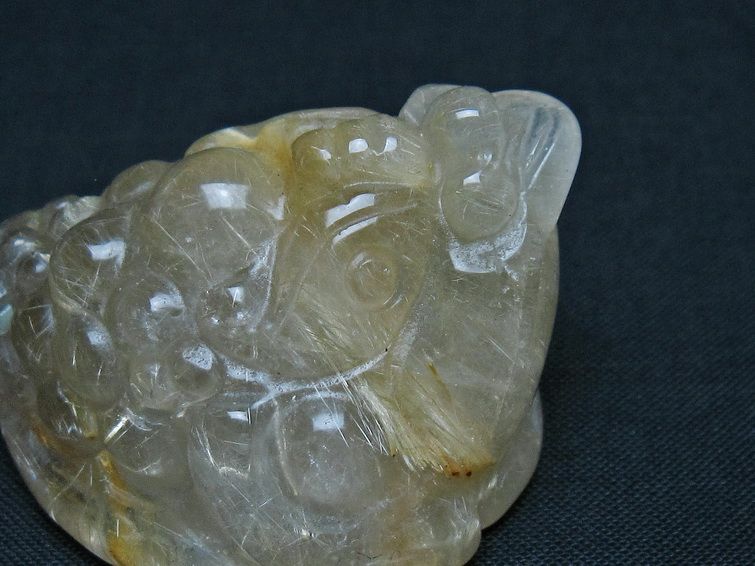 タイチンルチルクォーツ 手彫り 置物 キンセン 金蟾 一点物 145-1683