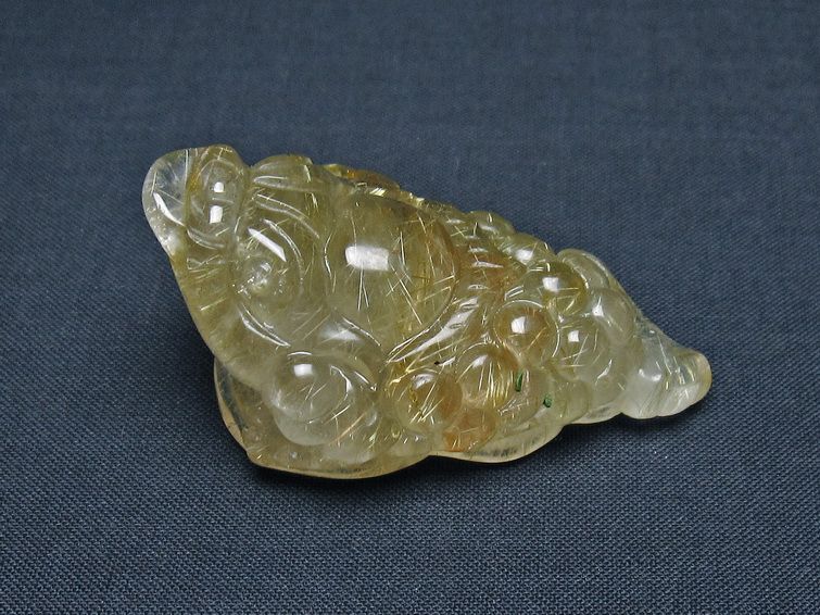 タイチンルチルクォーツ 手彫り 置物 キンセン 金蟾 一点物 145-1685