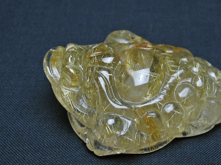 タイチンルチルクォーツ 手彫り 置物 キンセン 金蟾 一点物 145-1687
