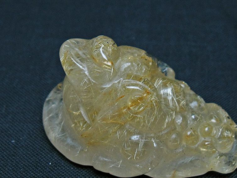 タイチンルチルクォーツ 手彫り 置物 キンセン 金蟾 一点物 145-1693