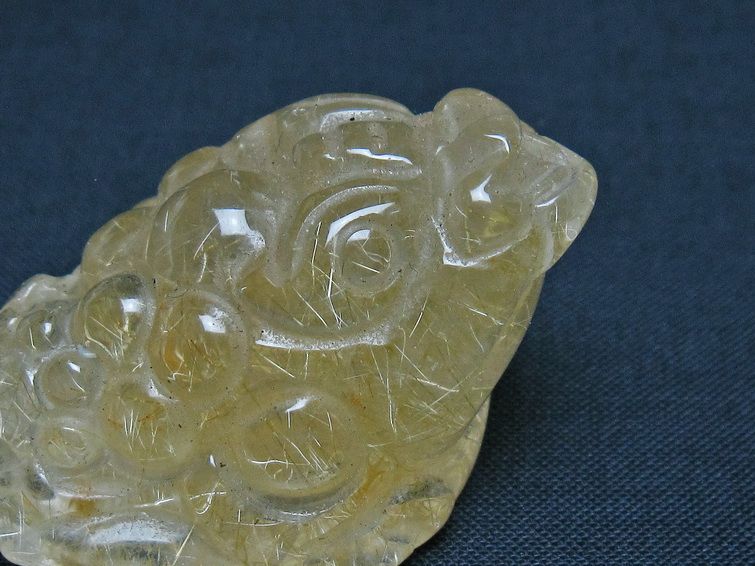 タイチンルチルクォーツ 手彫り 置物 キンセン 金蟾 一点物 145-1694
