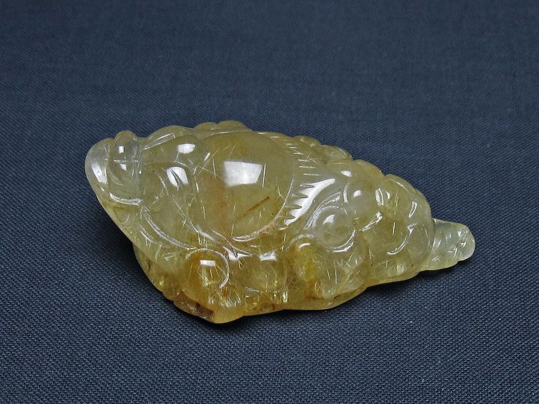 タイチンルチルクォーツ 手彫り 置物 キンセン 金蟾 一点物 145-1696
