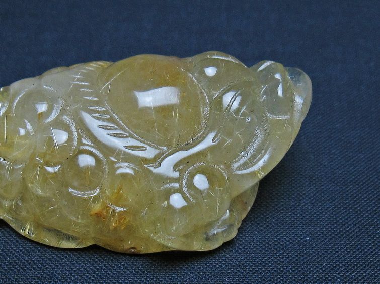 タイチンルチルクォーツ 手彫り 置物 キンセン 金蟾 一点物 145-1696