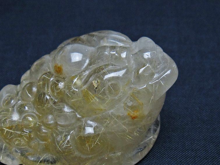 タイチンルチルクォーツ 手彫り 置物 キンセン 金蟾 一点物145-1723