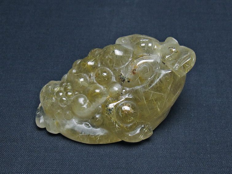 タイチンルチルクォーツ 手彫り 置物 キンセン 金蟾 一点物 145-1733