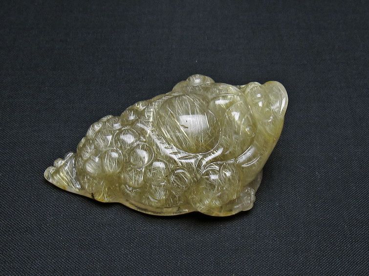 タイチンルチルクォーツ 手彫り 置物 キンセン 金蟾 一点物 145-1736