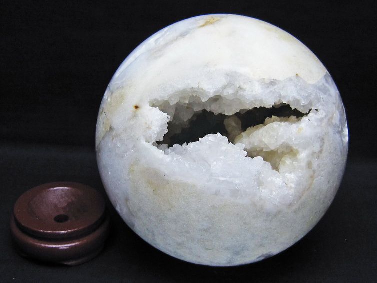 1.8Kg 水晶 ジオード 丸玉 130mm 笑口 置物 原石 一点物 151-10558