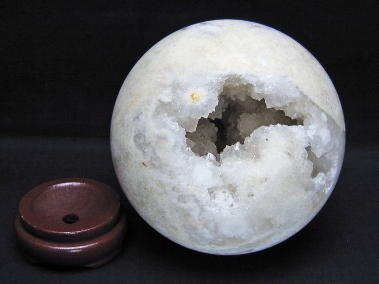 1.3Kg 水晶 ジオード 丸玉 115mm 笑口 置物 原石 一点物 151-10573