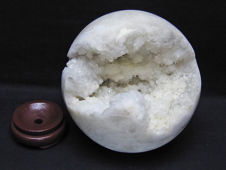 1.6Kg 水晶 ジオード 丸玉 135mm 笑口 置物 原石 一点物 151-10604
