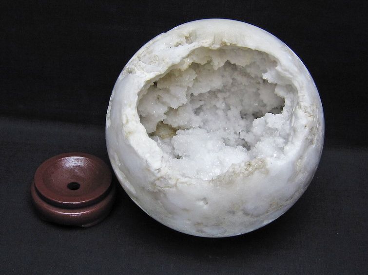 1.4Kg 水晶 ジオード 丸玉 130mm 笑口 置物 原石 一点物 151-10607