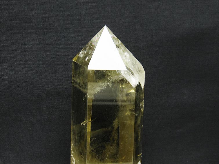 シトリン 六角柱 シトリンクォーツ 台座付属 虹入り 一点物 152-2901