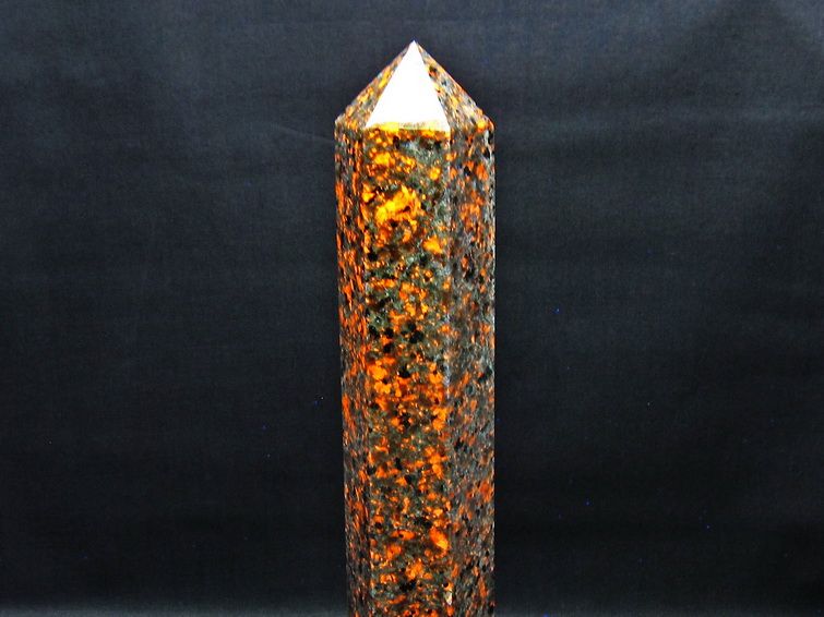 1.3Kg ユーパーライト 六角柱 台座付属 一点物 152-2996