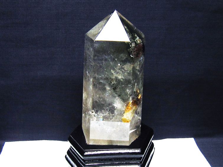 1.3Kg グリーンファントム 六角柱 台座付属 一点物 152-3822