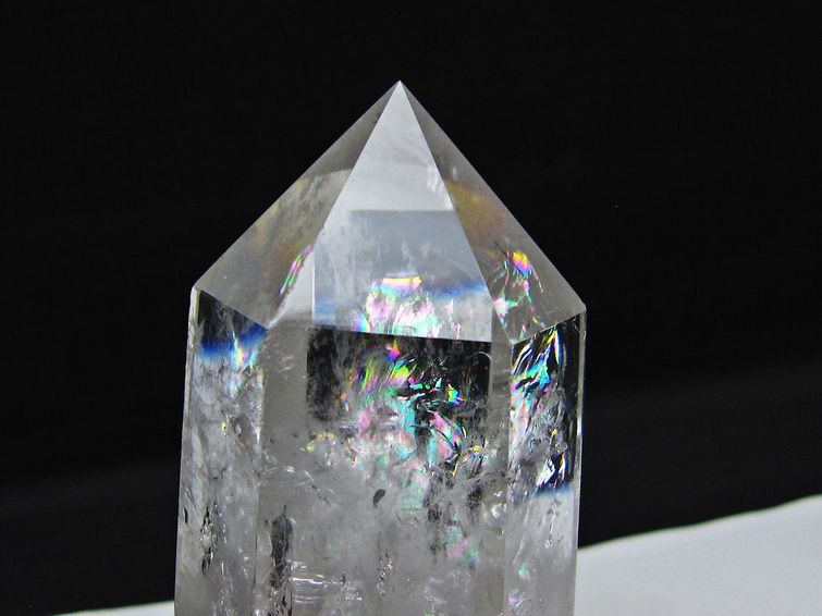 水晶 六角柱 虹入り 水晶 ポイント 台座付属 置物 原石 一点物 152-4523