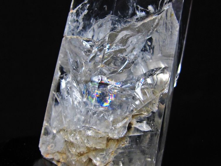 水晶 六角柱 虹入り 水晶 ポイント 台座付属 置物 原石 一点物 152-4526
