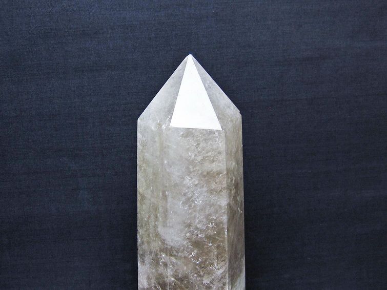 1Kg 水晶 六角柱 水晶 ポイント 原石 置物 台座付属 一点物 152-4707
