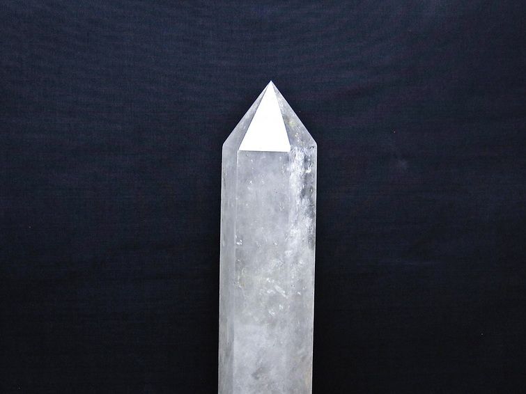 1.7Kg 水晶 六角柱 水晶 ポイント 原石 置物 台座付属 一点物 152-4731