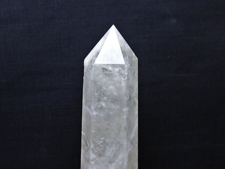 1.8Kg 水晶 六角柱 水晶 ポイント 原石 置物 台座付属 一点物 152-4732