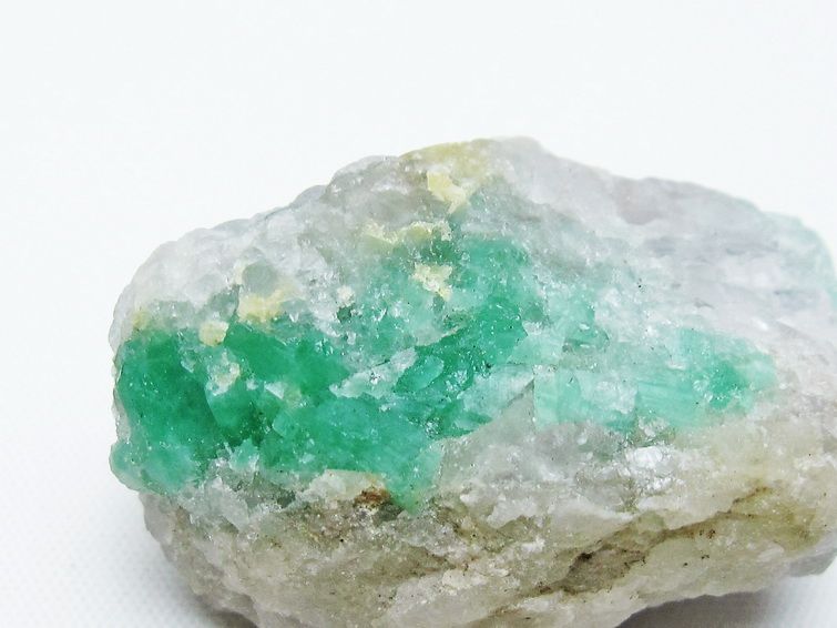 エメラルド 原石 一点物 171-5467