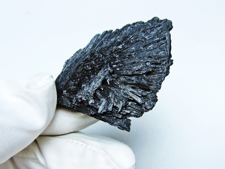 ブラック カイヤナイト 原石 一点物 171-7474