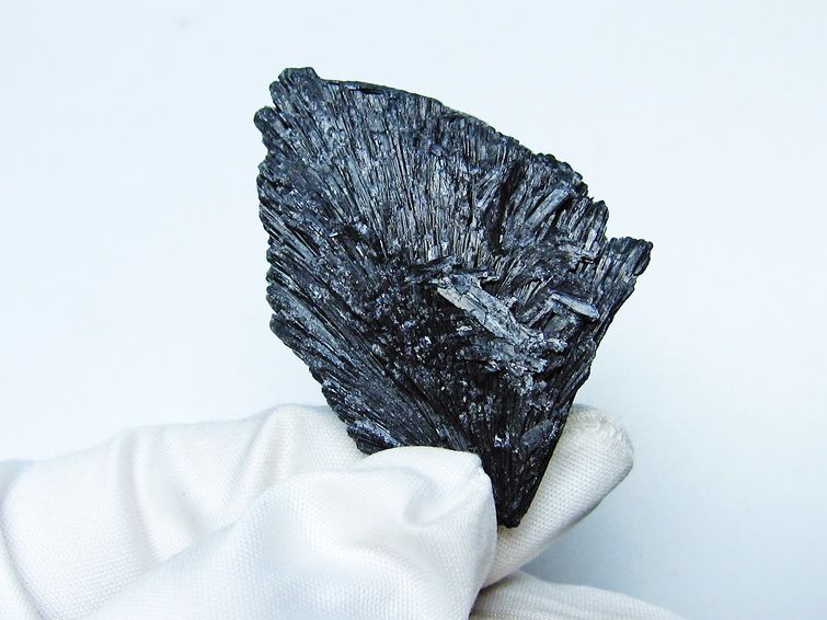 ブラック カイヤナイト 原石 一点物 171-7474
