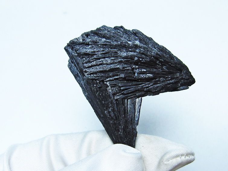 ブラック カイヤナイト 原石 一点物 171-7476
