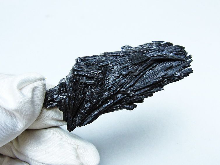 ブラック カイヤナイト 原石 一点物 171-7479