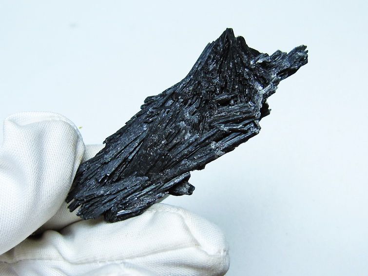 ブラック カイヤナイト 原石 一点物 171-7479