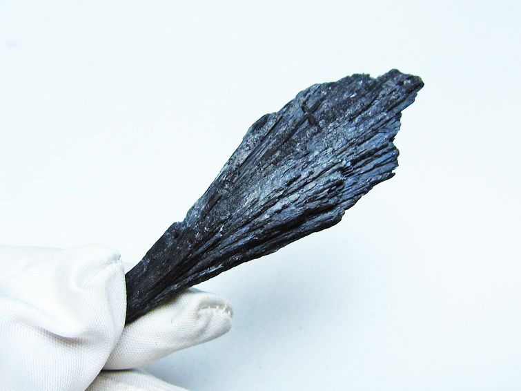 ブラック カイヤナイト 原石 一点物 171-7481