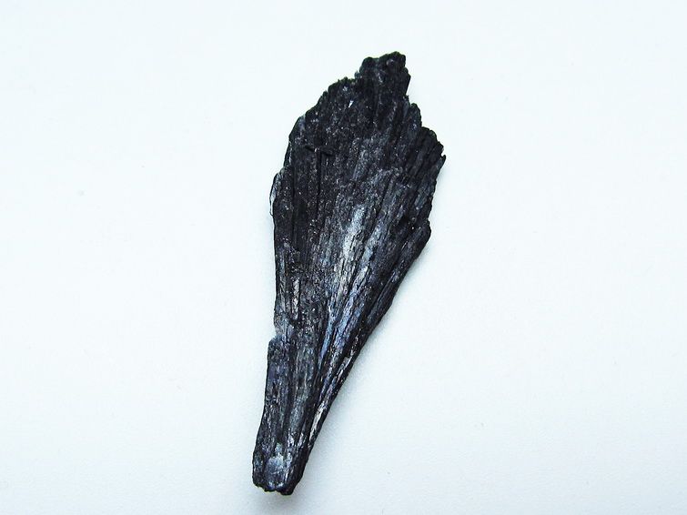 ブラック カイヤナイト 原石 一点物 171-7481