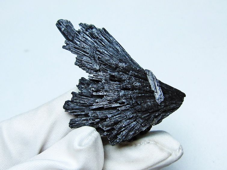 ブラック カイヤナイト 原石 一点物 171-7482