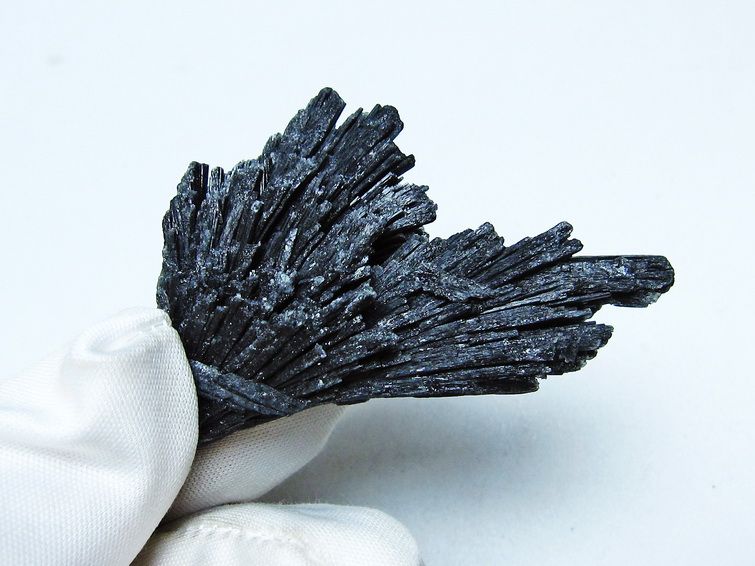 ブラック カイヤナイト 原石 一点物 171-7482