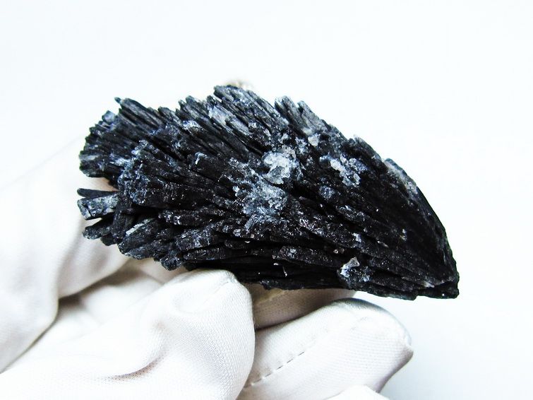 ブラック カイヤナイト 原石 一点物 171-7484