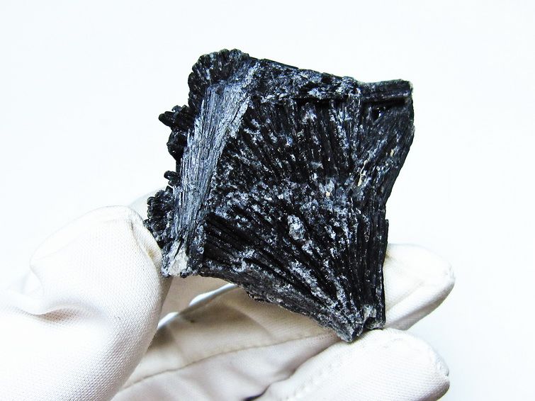 ブラック カイヤナイト 原石 一点物 171-7485