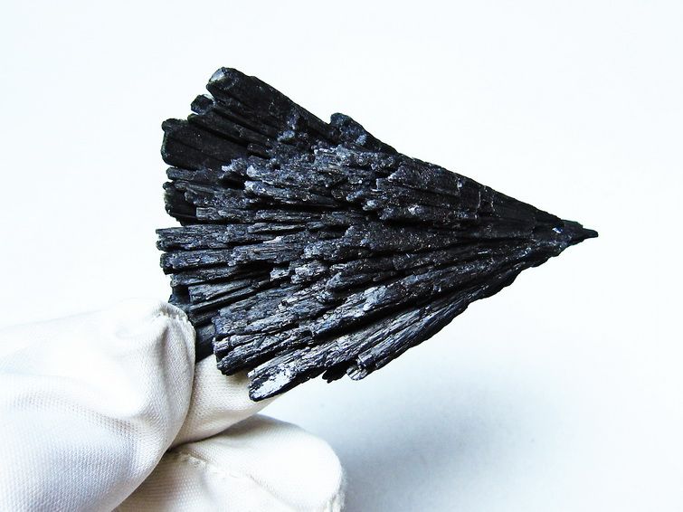 ブラック カイヤナイト 原石 一点物 171-7487