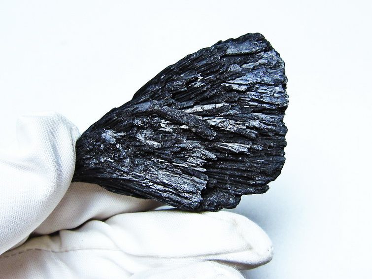 ブラック カイヤナイト 原石 一点物 171-7489
