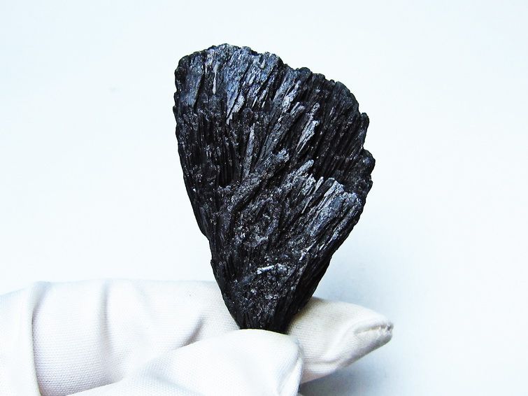 ブラック カイヤナイト 原石 一点物 171-7489