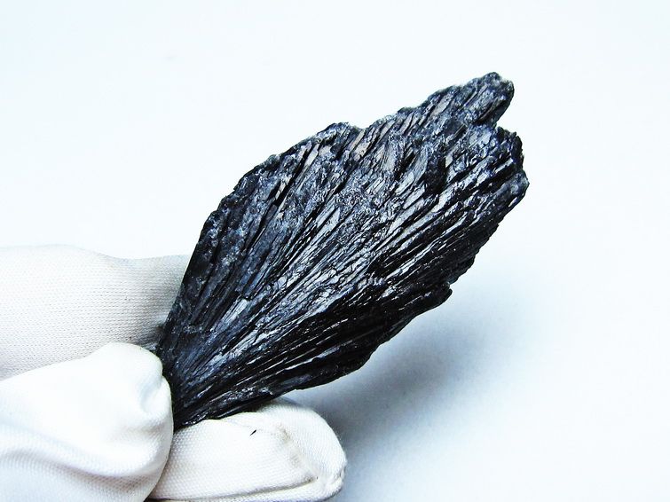 ブラック カイヤナイト 原石 一点物 171-7490