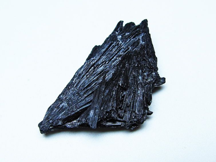 ブラック カイヤナイト 原石 一点物 171-7491