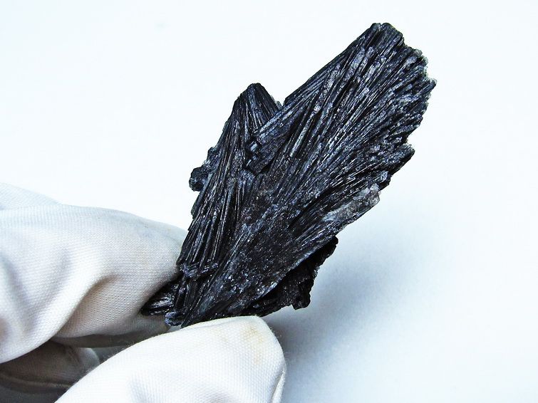 ブラック カイヤナイト 原石 一点物 171-7492